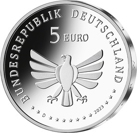 Die Wertseite zeigt einen Adler, mit oben umlaufendem Schriftzug „Bundesrepublik Deutschland“. Über dem Adler befinden sich die Wertziffer „5“ und die Wertbezeichnung „Euro“, unter dem Adler ist das Prägezeichen „D“ sowie die Jahreszahl „2023“ von den zwölf Europasternen umgeben.