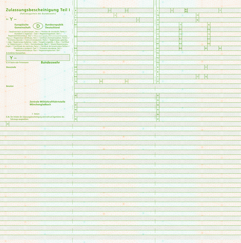 Es wird die Vorderseite einer Zulassungsbescheinigung Teil I für Fahrzeuge der Bundeswehr mit folgendem Inhalt abgebildet: Überschrift: Zulassungsbescheinigung Teil I (Fahrzeugschein der Bundeswehr) Nr. Y - Europäische Gemeinschaft (D) Bundesrepublik Deutschland Übersetzung der Überschrift in verschiedene Sprachen Zulassungsbescheinigung Teil I Feld A Amtliches Kennzeichen, Y-, Feld C.1.1 Name oder Firmenname Bundeswehr, Dienststelle, Benutzer, Zentrale Militärkraftfahrtstelle Mönchengladbach, Feld I Datum, Feld C.4c: Der Inhaber der Zulassungsbescheinigung wird nicht als Eigentümer des Fahrzeugs ausgewiesen. Feld 22, Feld B, 2.1, 2.2, Feld J, 4, Feld E, Feld D.1, Feld D.2, Feld D.3, Feld 2, Feld 5, Feld V.9, Feld 14, Feld P.3, Feld 10, Feld 14.1, Feld P 1, Feld 90, Feld 91, Feld L, Feld 9, Feld P2 und P4, Feld T, Feld 18, Feld 19, Feld 20 Feld G, Feld 12, 13, Q, Feld V.7, F1, F2, Feld 7.1, 7.2, 7.3, Feld 8.1, 8.2, 8.3, Feld U.1, U.2, U.3, Feld Q.1, Q.2, S.1, S.2, Feld 15.1, Feld 15.2, Feld 15.3, Feld R, 11, Feld K, Feld 6, 17, 16, Feld 21, Feld 92 bis 97