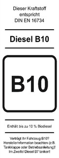 Zeichen für die Kraftstoffsorte Diesel B10 als Teil a für die Auszeichnung an der Zapfsäule. In Teil a sind folgende wichtige Hinweise angegeben: „Enthält bis zu 10 % Biodiesel“ und „Verträgt Ihr Fahrzeug B10? Herstellerinformation beachten (z.B. Tankklappe oder Betriebsanleitung)! Im Zweifel Diesel B7 tanken!“